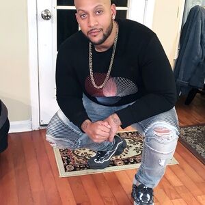 H&M Circle Crewneck Sweater Black And Red White Blue Size Large